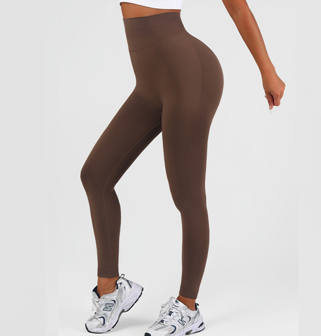 High-waist seamless leggings in coffee, side view
